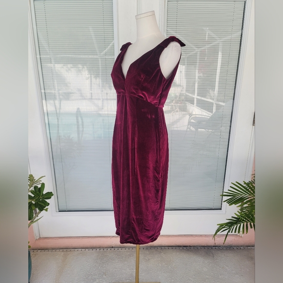Pinup Couture Laura Byrnes Red Velvet Gilda Pencil Dress - Picture 4 of 15